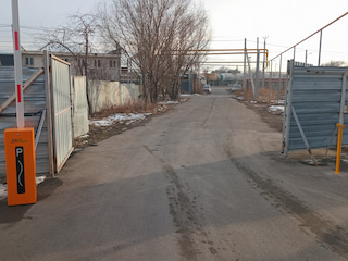 Въезд на логистический комплекс: два-три въезда, фуры и КПП