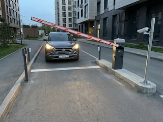 Шлагбаумы для ЖК: как организовать въезд во двор